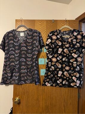 Healing hand med couture sinna Print Scrub Top large